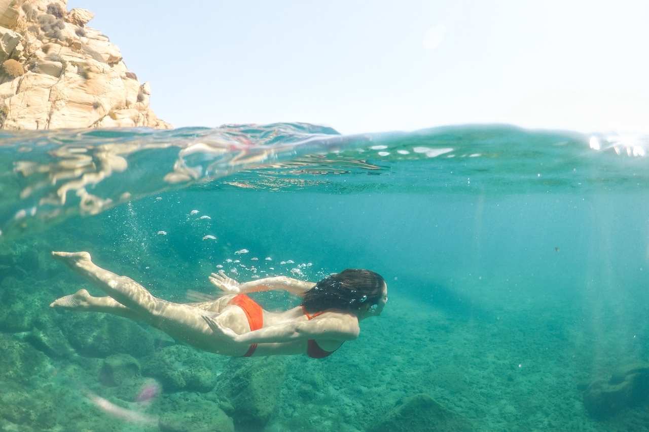 Sognare di nuotare significato del sogno di nuotare controcorrente in mare aperto o piscina Sognare di nuotare significato del sogno di nuotare controcorrente in mare aperto o piscina